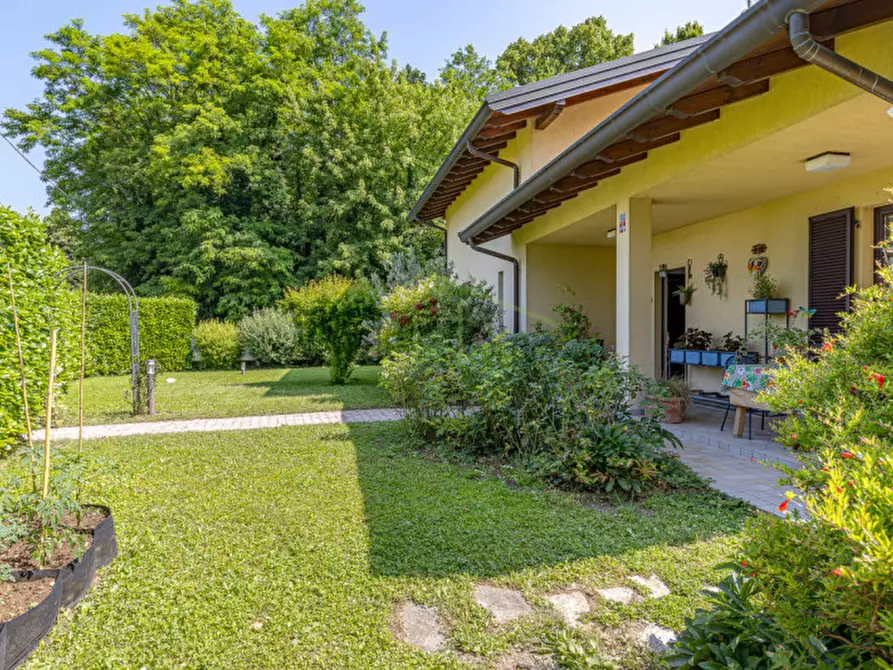 Immagine 8 di Villa in vendita  in albavilla, via saruggia 33 a Albavilla