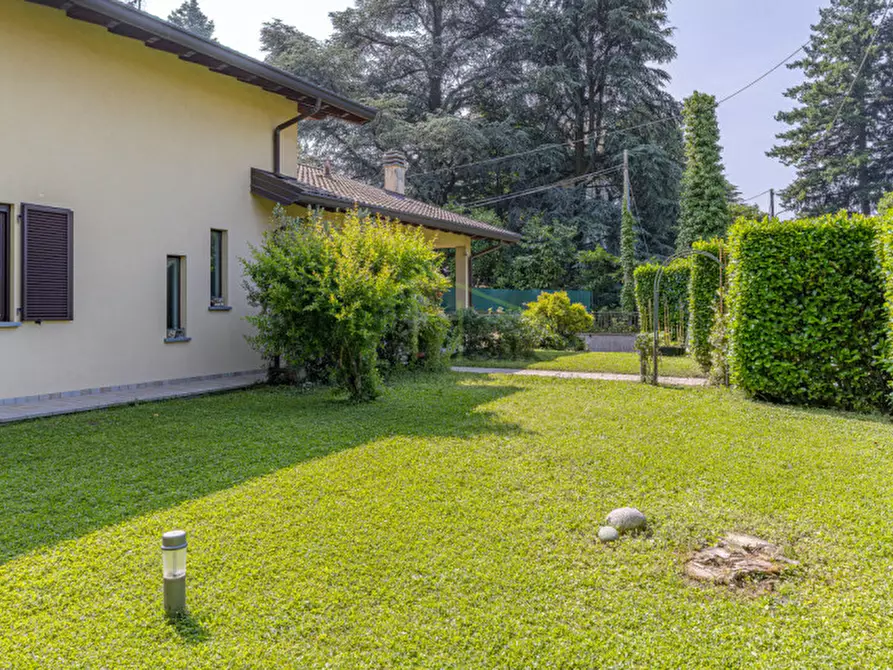 Immagine 9 di Villa in vendita  in albavilla, via saruggia a Albavilla