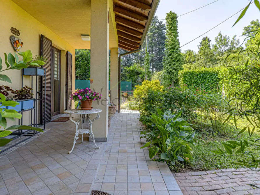 Immagine 11 di Villa in vendita  in albavilla, via saruggia a Albavilla