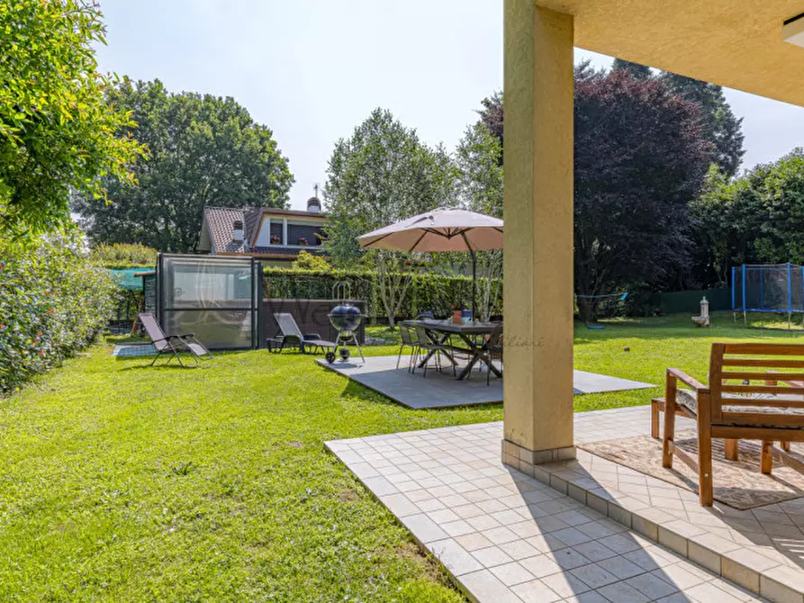 Immagine 12 di Villa in vendita  in albavilla, via saruggia a Albavilla