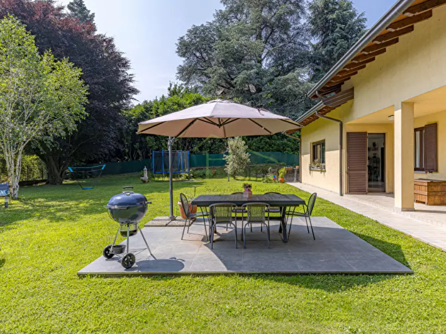 Immagine 14 di Villa in vendita  in albavilla, via saruggia a Albavilla