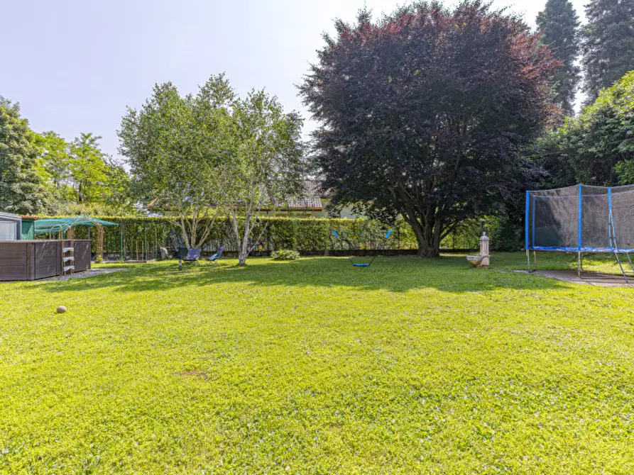 Immagine 20 di Villa in vendita  in albavilla, via saruggia a Albavilla