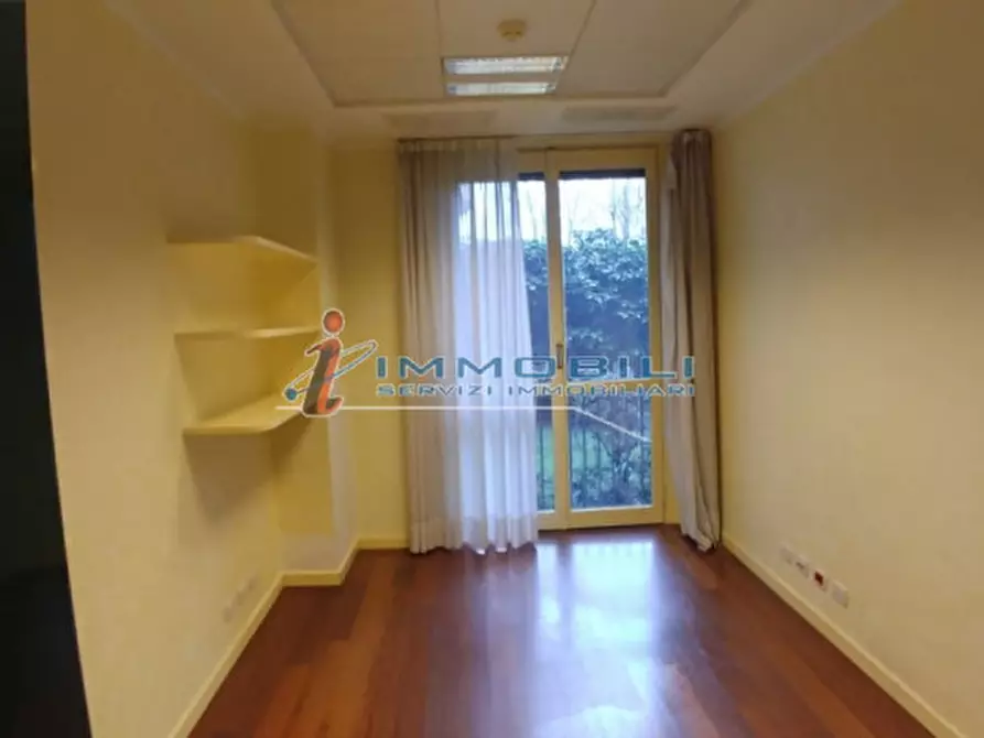 Immagine 11 di Ufficio in affitto  in VIA SENATO a Milano