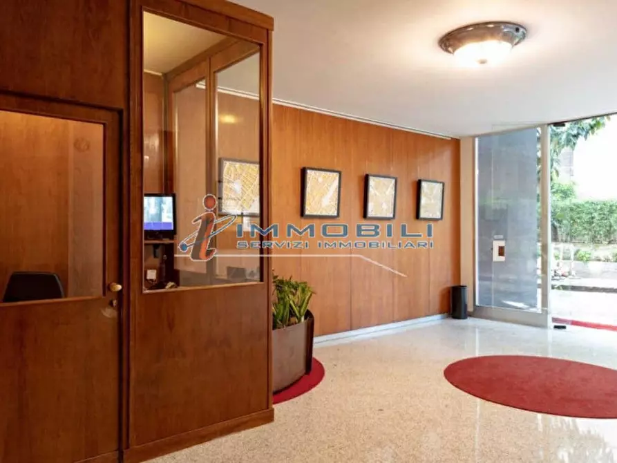 Immagine 4 di Ufficio in affitto  in PIAZZA CARBONARI a Milano