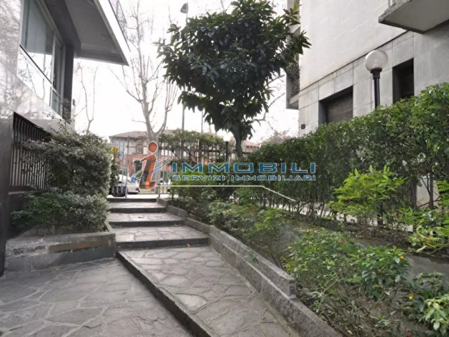 Immagine 5 di Ufficio in affitto  in PIAZZA CARBONARI a Milano