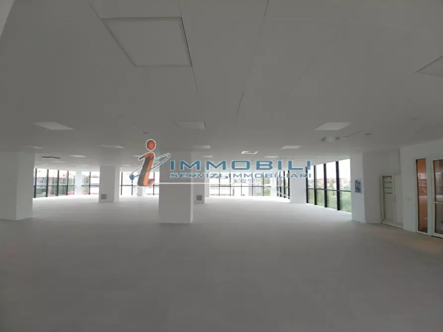 Immagine 2 di Ufficio in affitto  in VIA KULISCIOFF ANNA a Milano