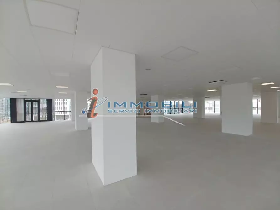 Immagine 4 di Ufficio in affitto  in VIA KULISCIOFF ANNA a Milano