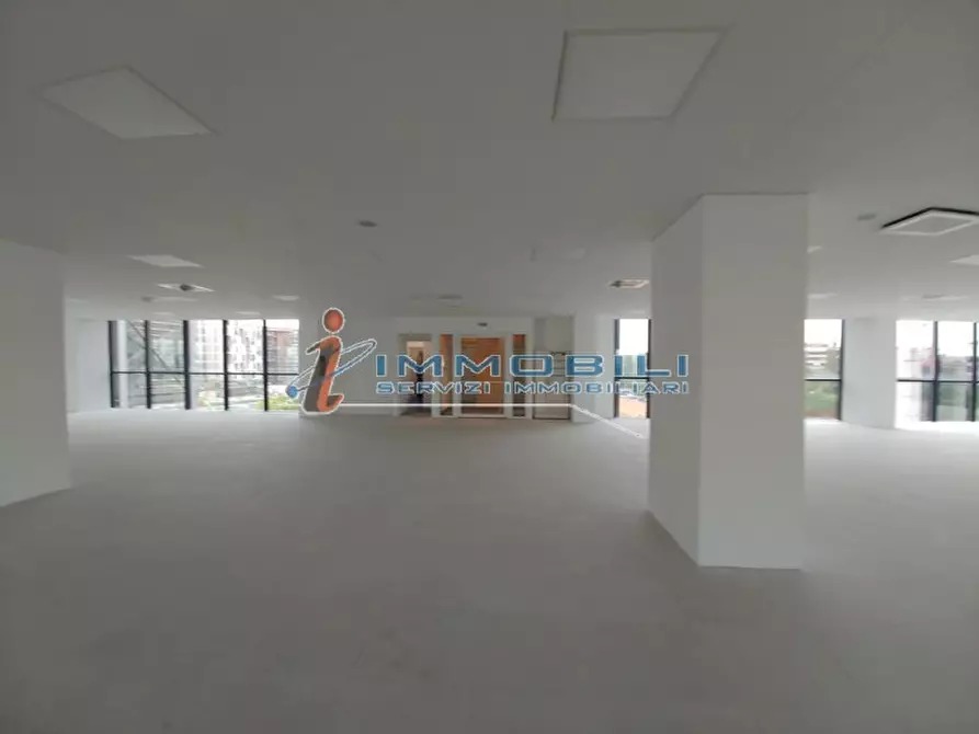 Immagine 10 di Ufficio in affitto  in VIA KULISCIOFF ANNA a Milano