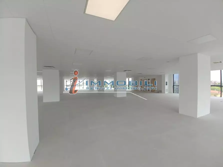 Immagine 13 di Ufficio in affitto  in VIA KULISCIOFF ANNA a Milano