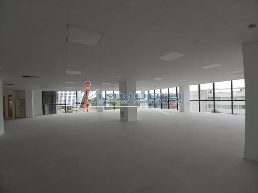 Immagine 16 di Ufficio in affitto  in VIA KULISCIOFF ANNA a Milano