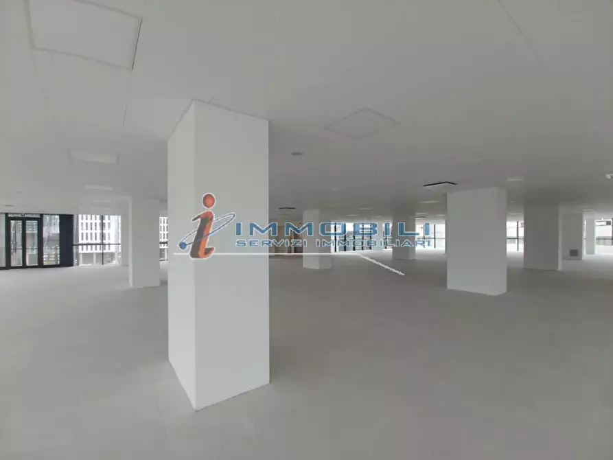 Immagine 18 di Ufficio in affitto  in VIA KULISCIOFF ANNA a Milano