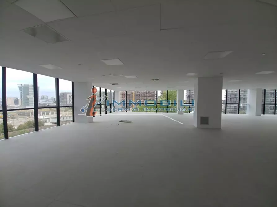 Immagine 19 di Ufficio in affitto  in VIA KULISCIOFF ANNA a Milano
