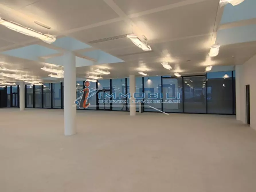 Immagine 22 di Ufficio in affitto  in VIALE SARCA a Milano