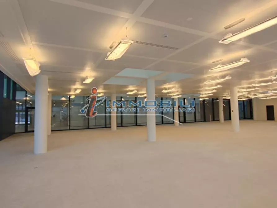 Immagine 8 di Ufficio in affitto  in VIALE SARCA a Milano