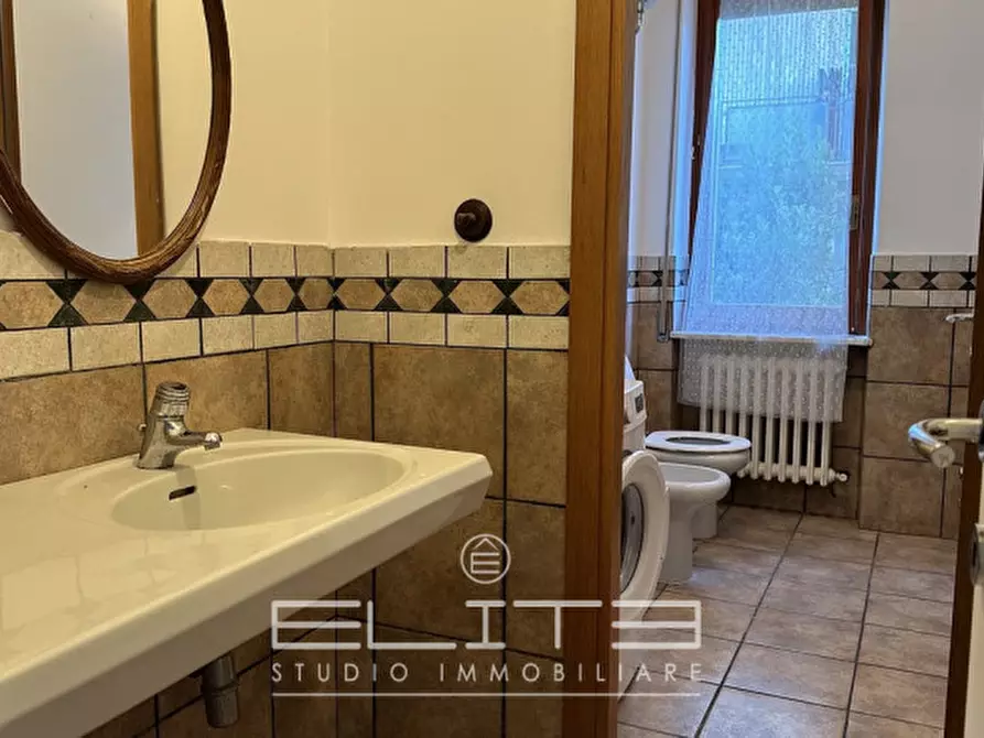 Immagine 5 di Appartamento in affitto  a Ancona