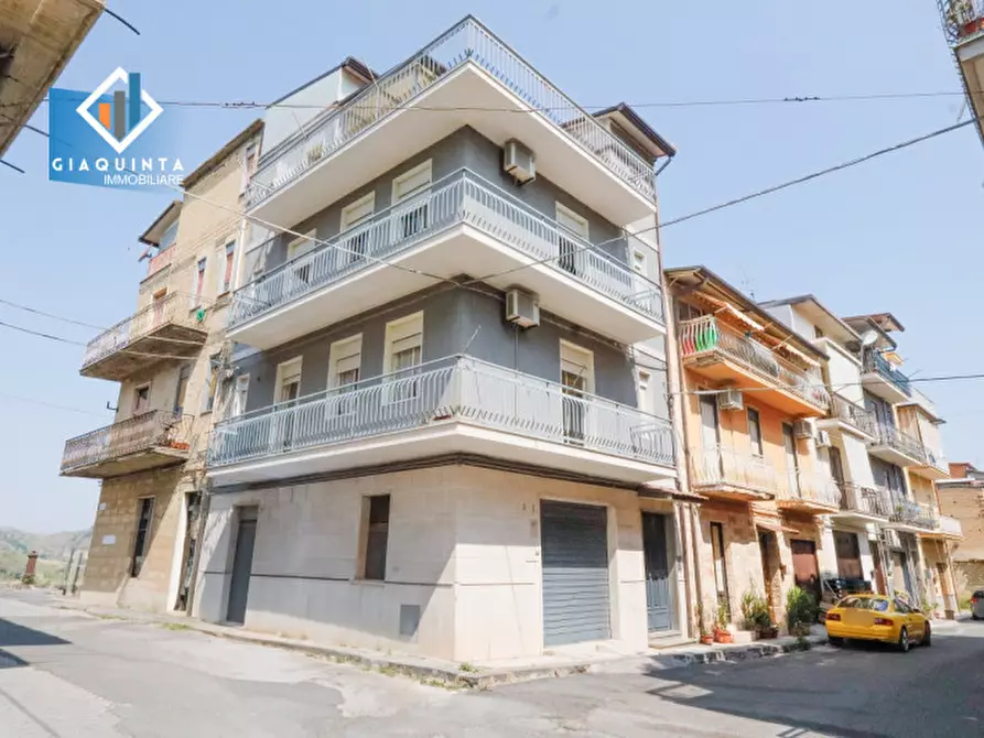 Immagine 1 di Casa indipendente in vendita  in Via Bergamo n.51 a Palagonia