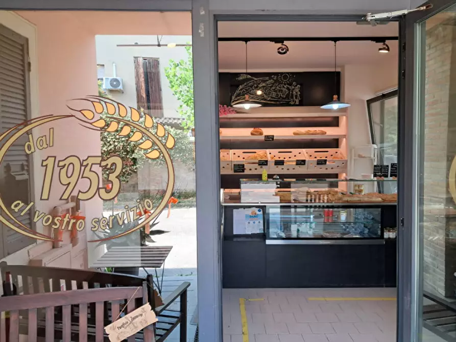 Immagine 1 di Attività commerciale in vendita  in Strada Cartiera 11/A a Parma