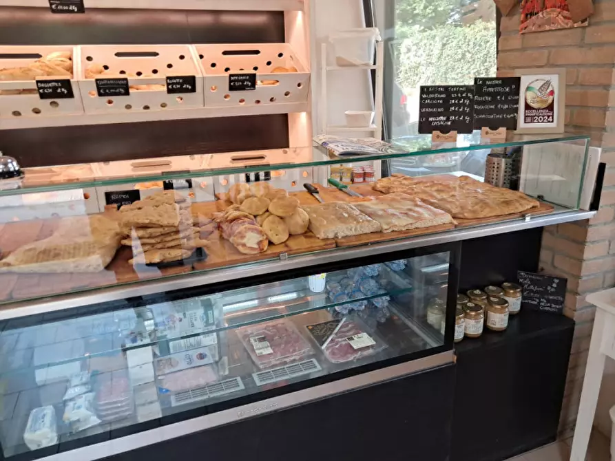 Immagine 5 di Attività commerciale in vendita  in Strada Cartiera 11/A a Parma