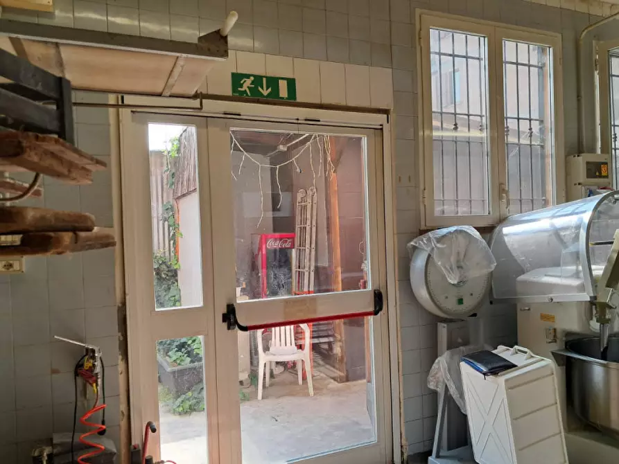 Immagine 13 di Attività commerciale in vendita  in Strada Cartiera 11/A a Parma