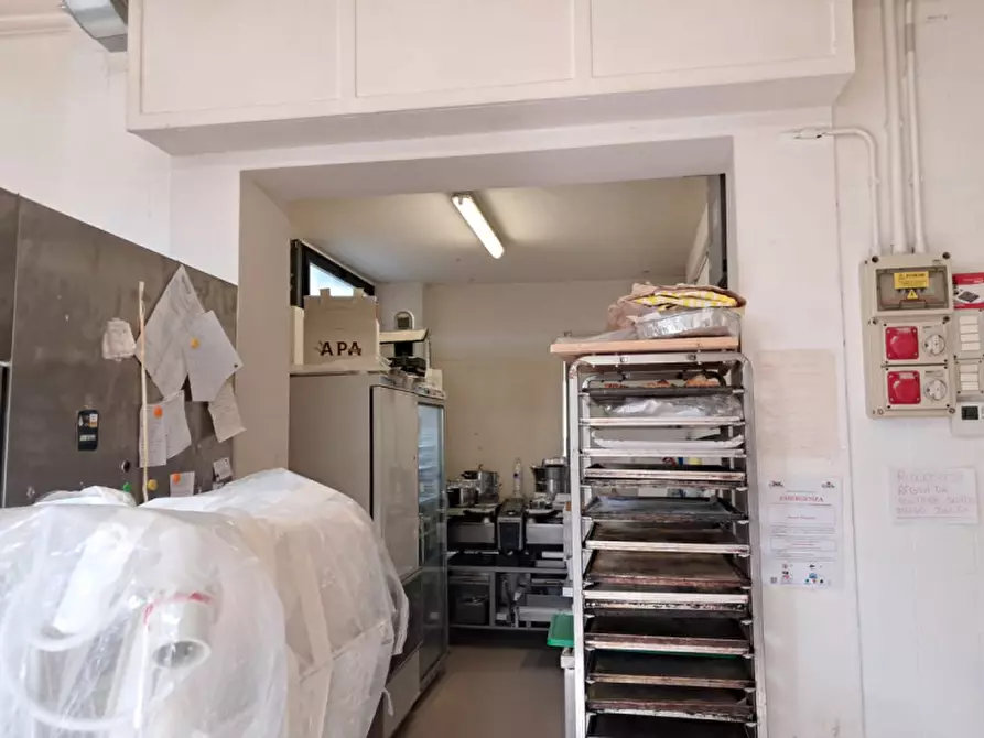 Immagine 14 di Attività commerciale in vendita  in Strada Cartiera 11/A a Parma