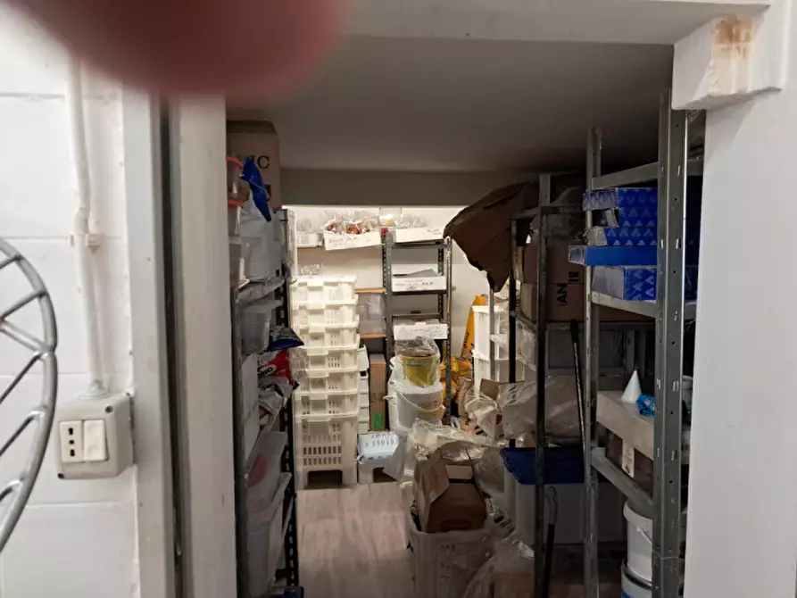 Immagine 16 di Attività commerciale in vendita  in Strada Cartiera 11/A a Parma