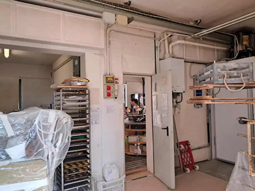 Immagine 17 di Attività commerciale in vendita  in Strada Cartiera 11/A a Parma