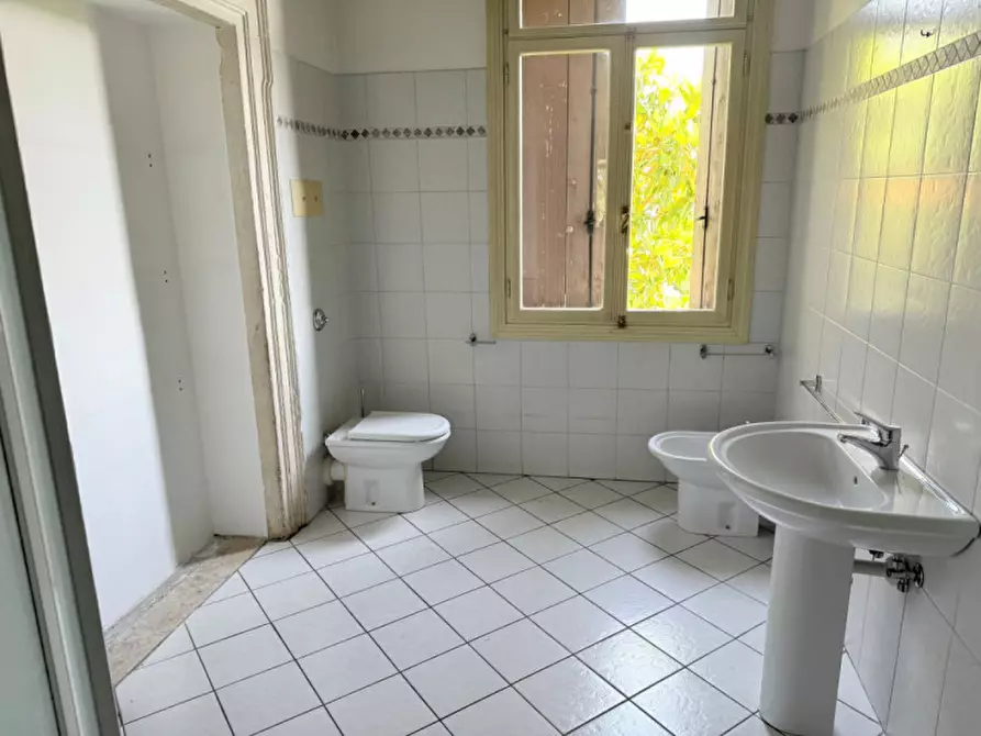 Immagine 9 di Appartamento in vendita  in Strada del Megiaro 1 a Vicenza