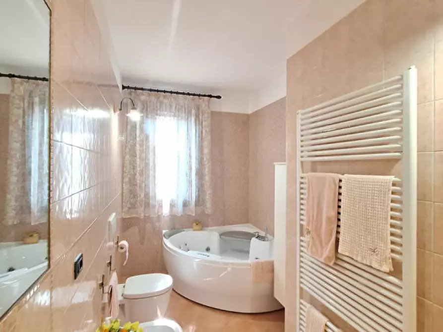 Immagine 10 di Villa in vendita  in Via Bologna a Ceregnano