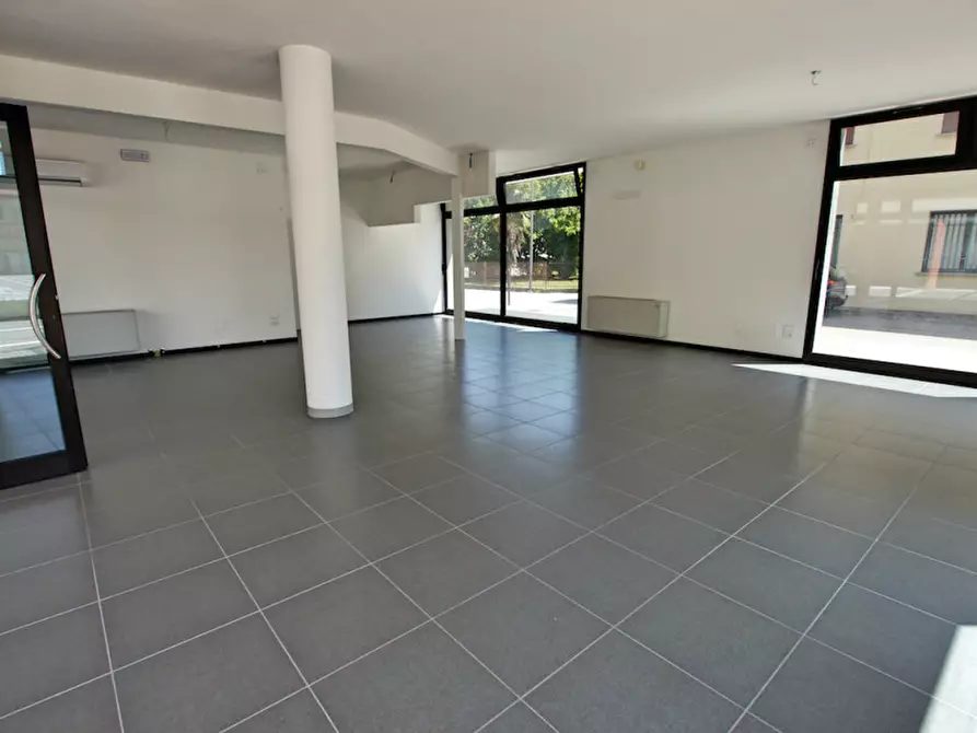 Immagine 2 di Negozio in affitto  in Via terraglio 200 a Preganziol