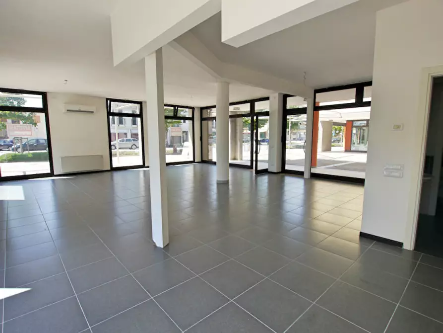 Immagine 4 di Negozio in affitto  in Via terraglio 200 a Preganziol