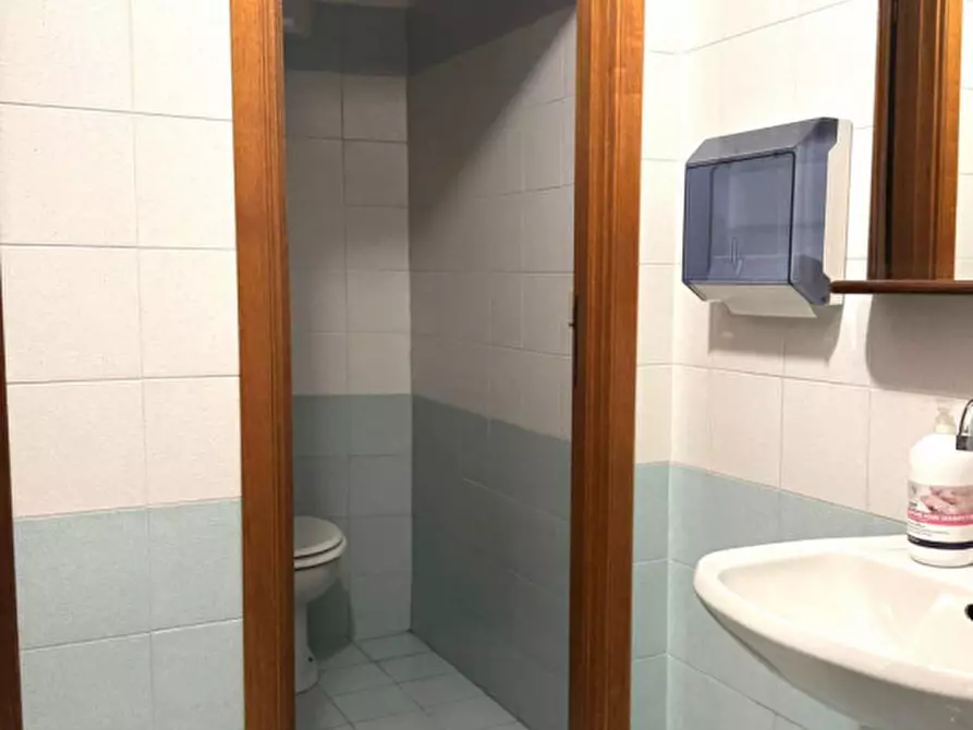 Immagine 12 di Attività commerciale in vendita  in via torres, 17/G a Sassari