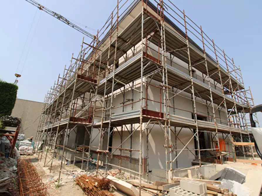 Immagine 6 di Casa bifamiliare in vendita  in Via Vittorio Alfieri a Vedano Al Lambro