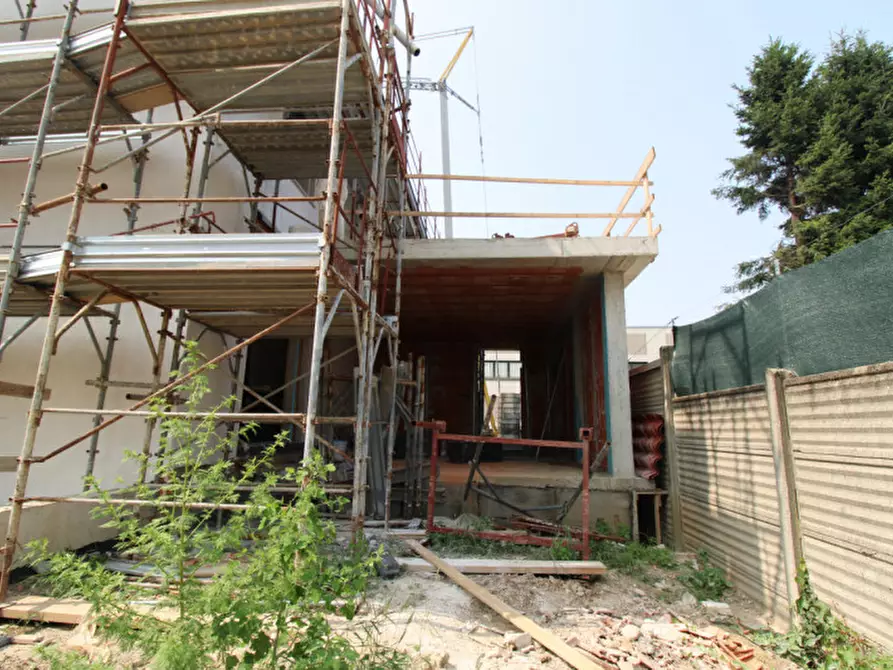 Immagine 7 di Casa bifamiliare in vendita  in Via Vittorio Alfieri a Vedano Al Lambro
