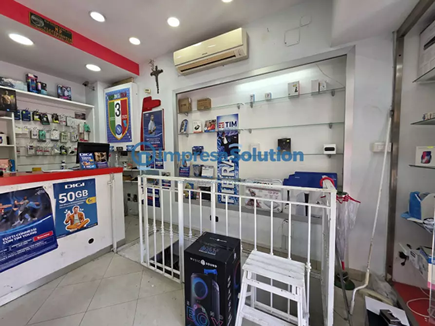 Immagine 8 di Negozio in affitto  in Via dell'Epomeo a Napoli