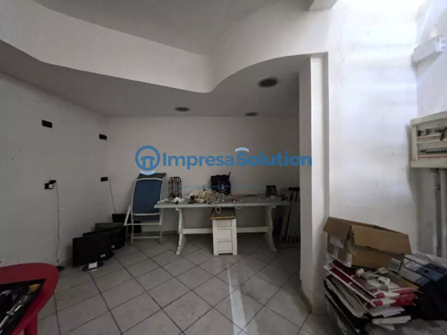 Immagine 11 di Negozio in affitto  in Via dell'Epomeo a Napoli