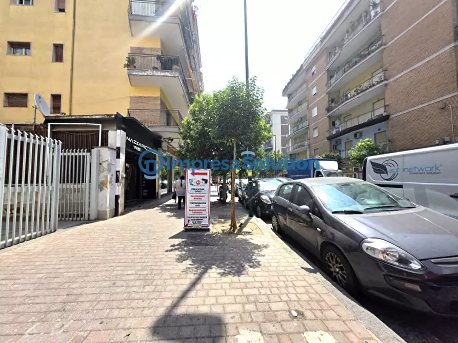 Immagine 15 di Negozio in affitto  in Via dell'Epomeo a Napoli
