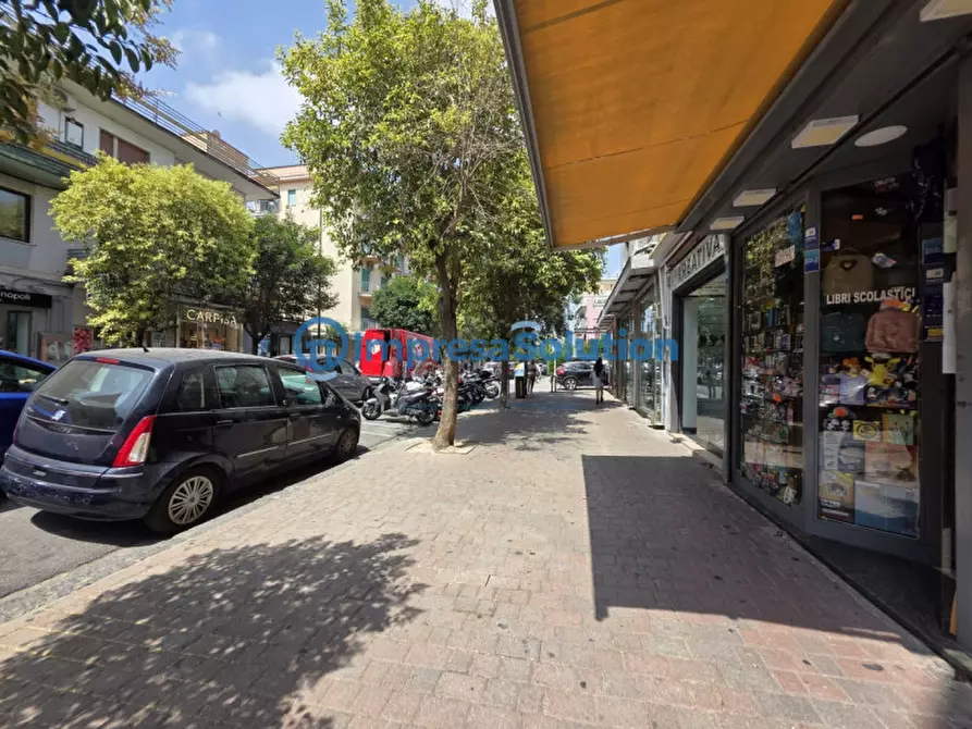 Immagine 17 di Negozio in affitto  in Via dell'Epomeo a Napoli
