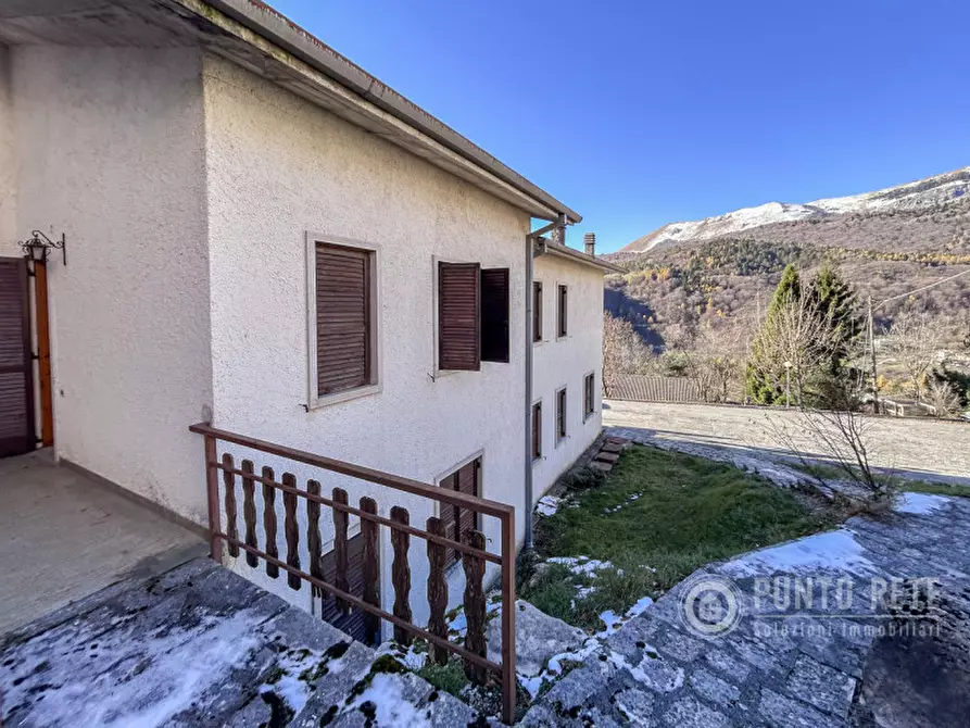 Immagine 27 di Appartamento in vendita  in Villaggio Albarè a Ferrara Di Monte Baldo