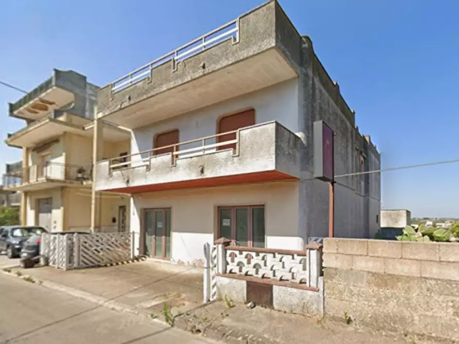 Immagine 1 di Negozio in vendita  in Via Provinciale Matino 68 a Parabita