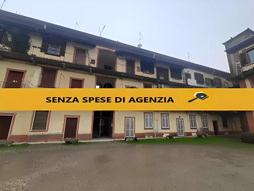 Immagine 2 di Appartamento in vendita  in Piazza XXIV Maggio n.3 a Cassolnovo