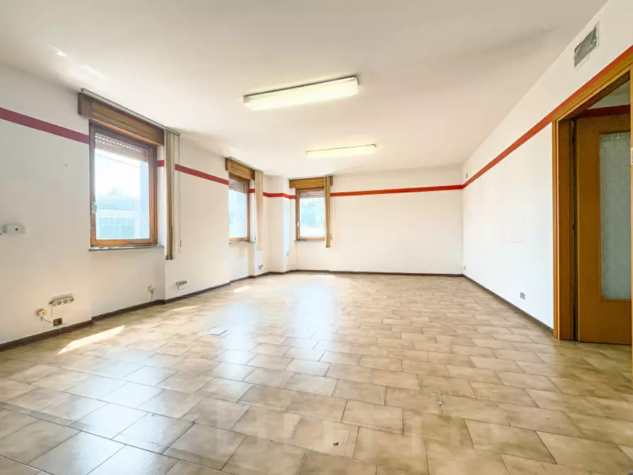 Immagine 2 di Palazzo in vendita  in via torino 9 a Cureggio