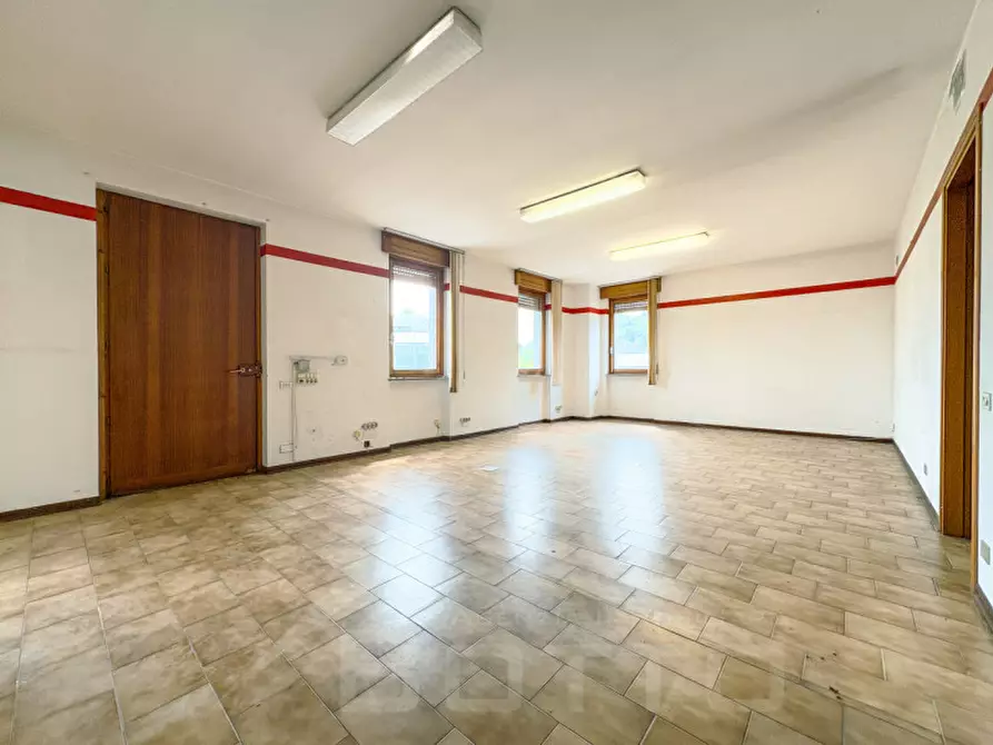 Immagine 3 di Palazzo in vendita  in via torino 9 a Cureggio