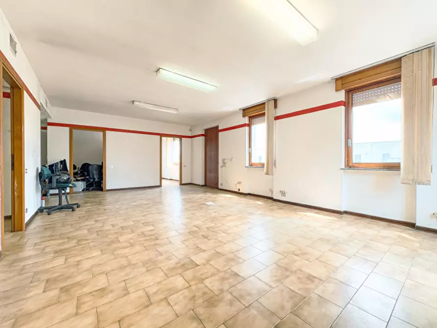 Immagine 4 di Palazzo in vendita  in via torino 9 a Cureggio