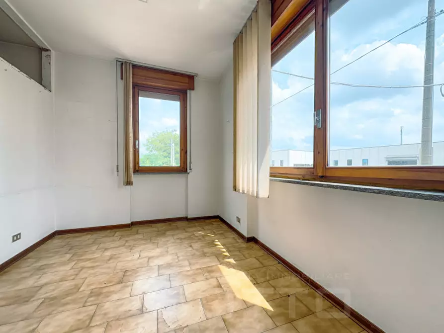 Immagine 6 di Palazzo in vendita  in via torino 9 a Cureggio