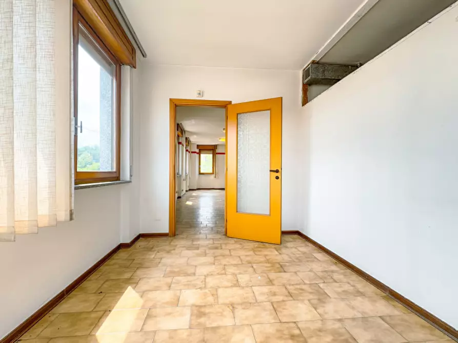 Immagine 7 di Palazzo in vendita  in via torino 9 a Cureggio