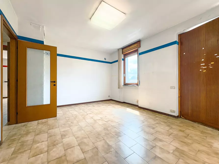 Immagine 9 di Palazzo in vendita  in via torino 9 a Cureggio