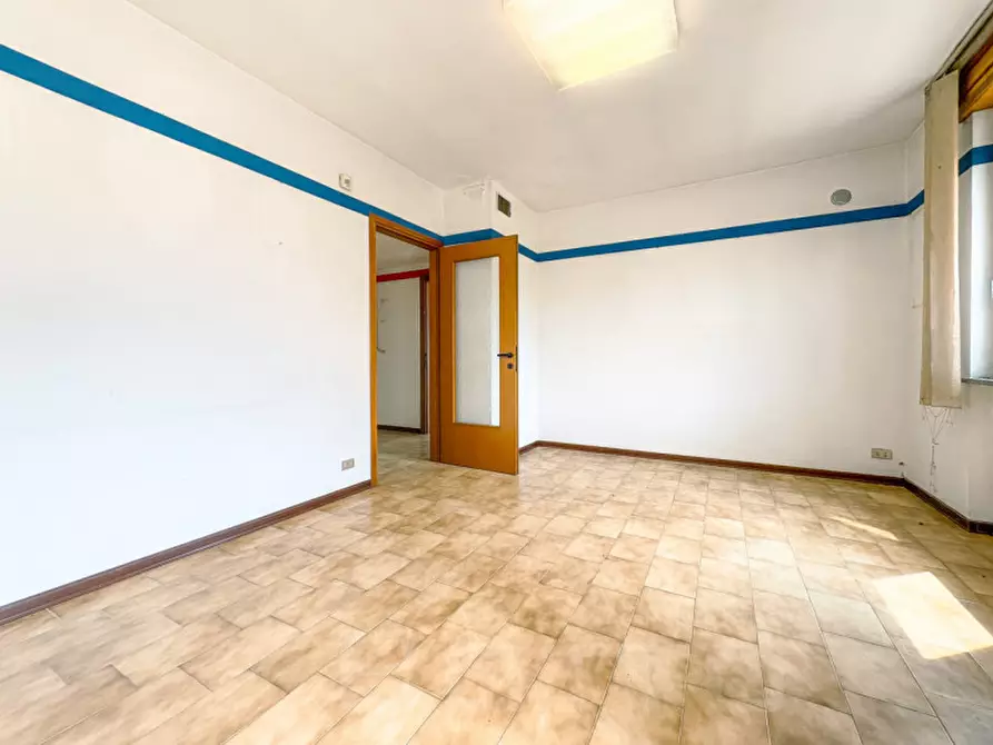 Immagine 10 di Palazzo in vendita  in via torino 9 a Cureggio