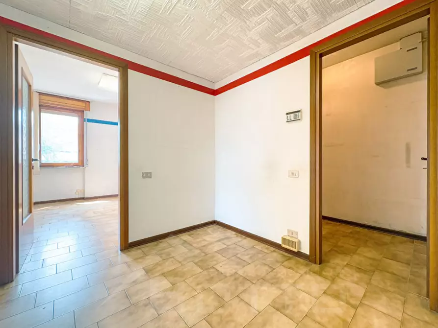 Immagine 11 di Palazzo in vendita  in via torino 9 a Cureggio