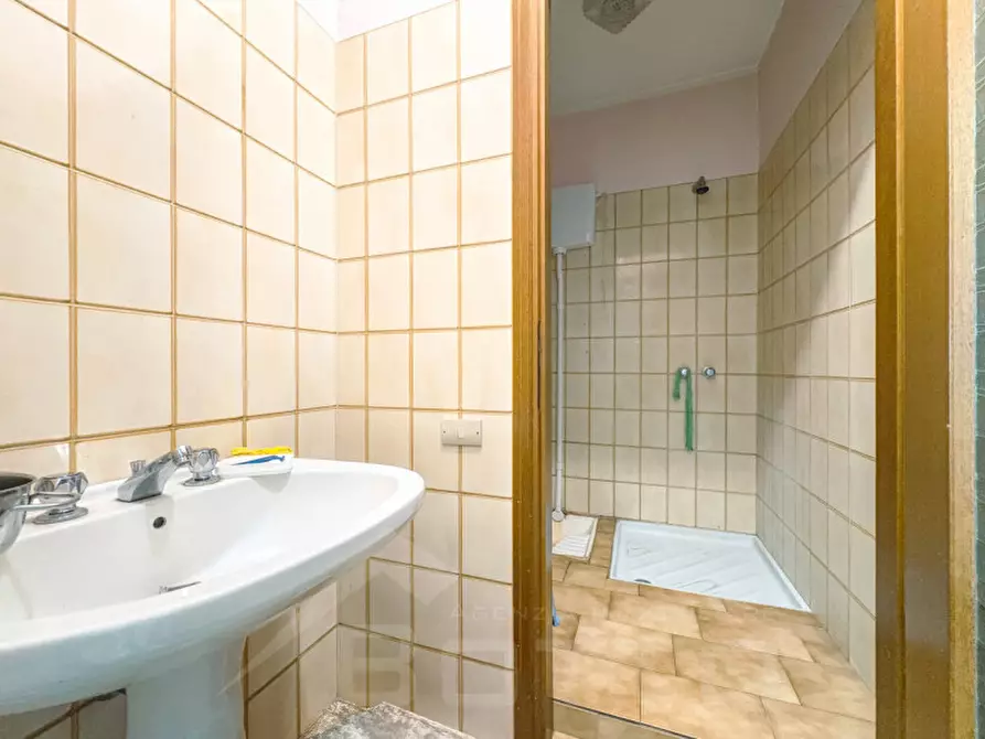 Immagine 12 di Palazzo in vendita  in via torino 9 a Cureggio