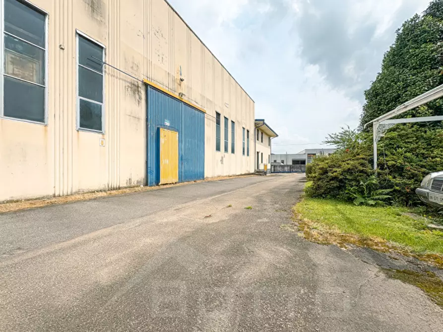 Immagine 14 di Palazzo in vendita  in via torino 9 a Cureggio